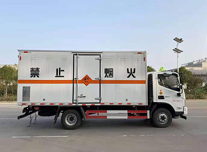 新吴爆破器材运输车